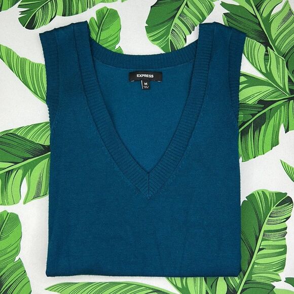 Express Women’s V-Neck Sweater Vest - Picture 6 of 6